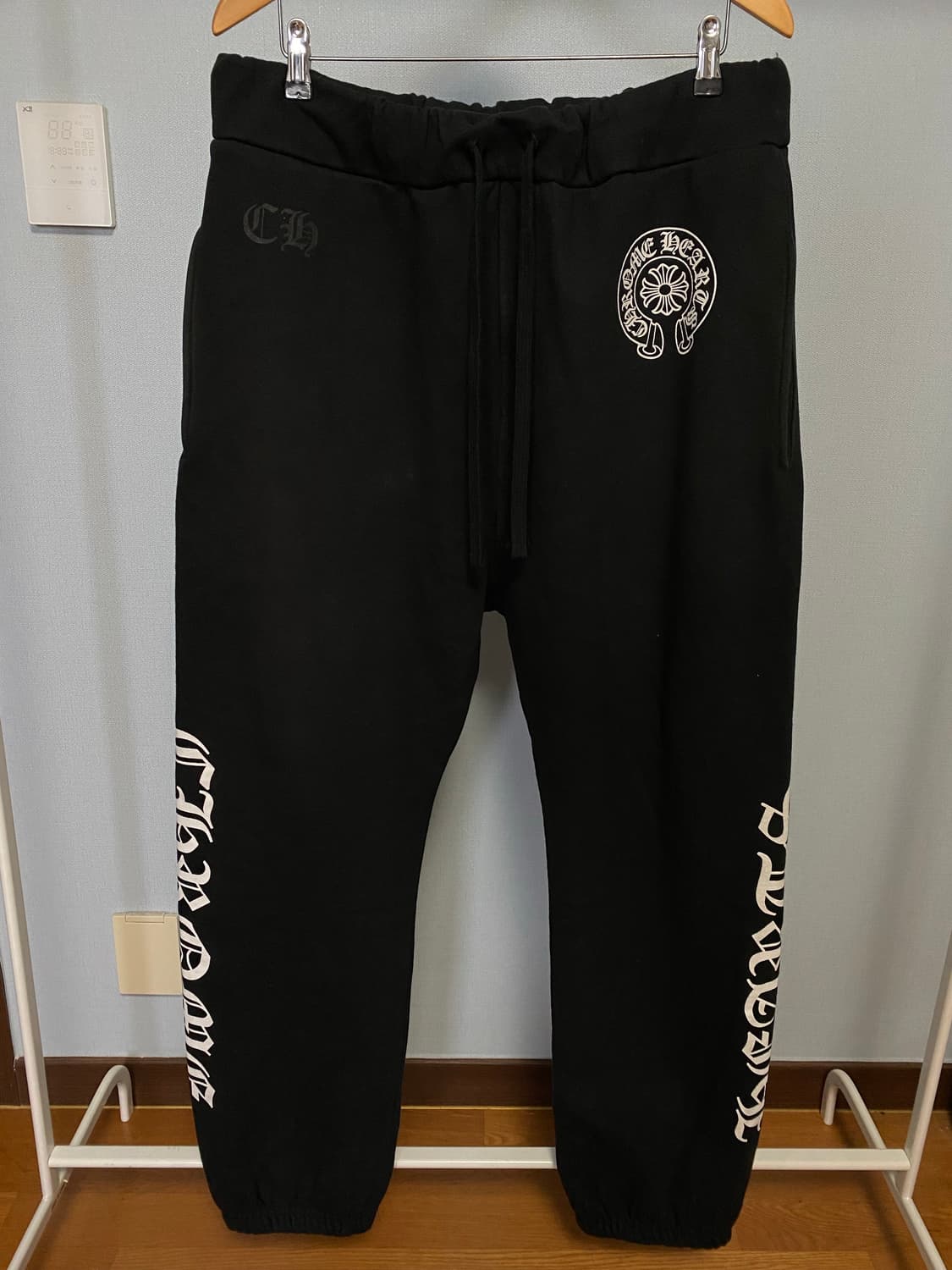 [XL] 크롬하츠 홀스슈 로고 백 포켓 스웨트팬츠 블랙 상품이미지1