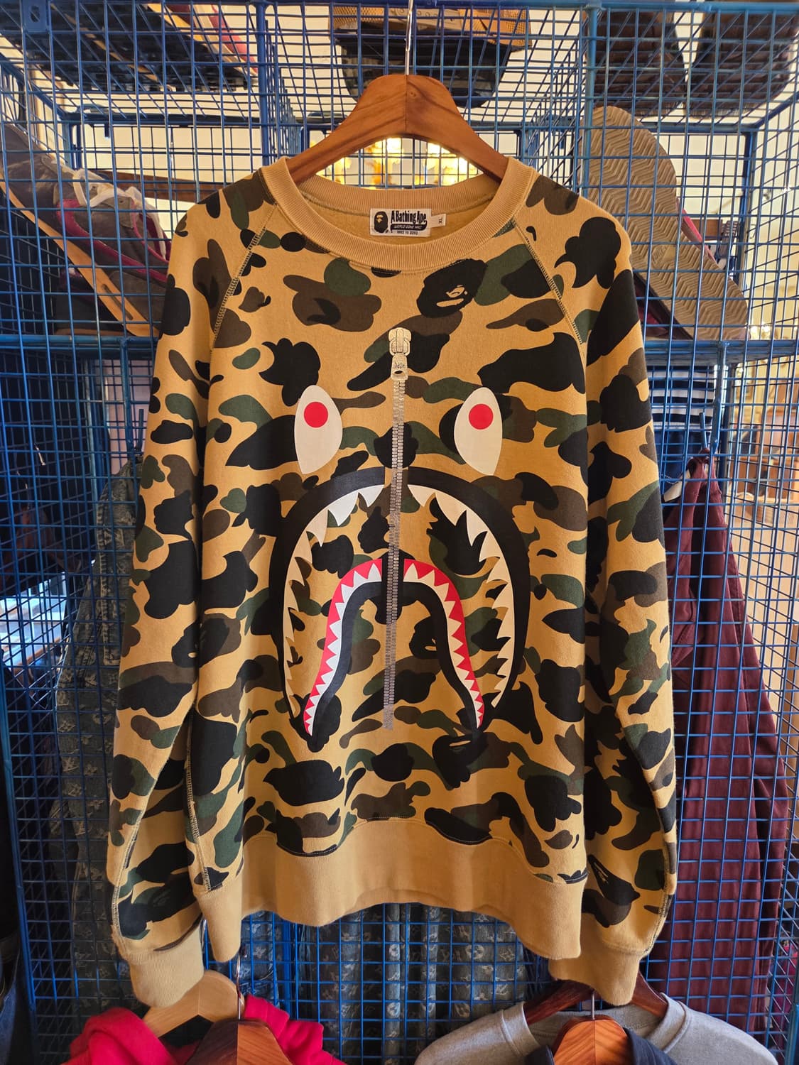 BAPE 샤크 맨투맨 상품이미지1