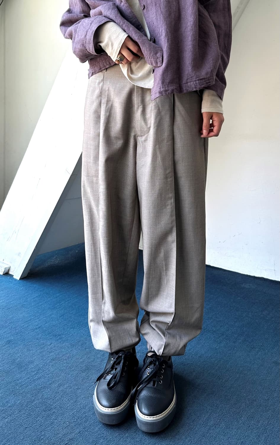 Rayon blend tuck jogger trousers 상품이미지2