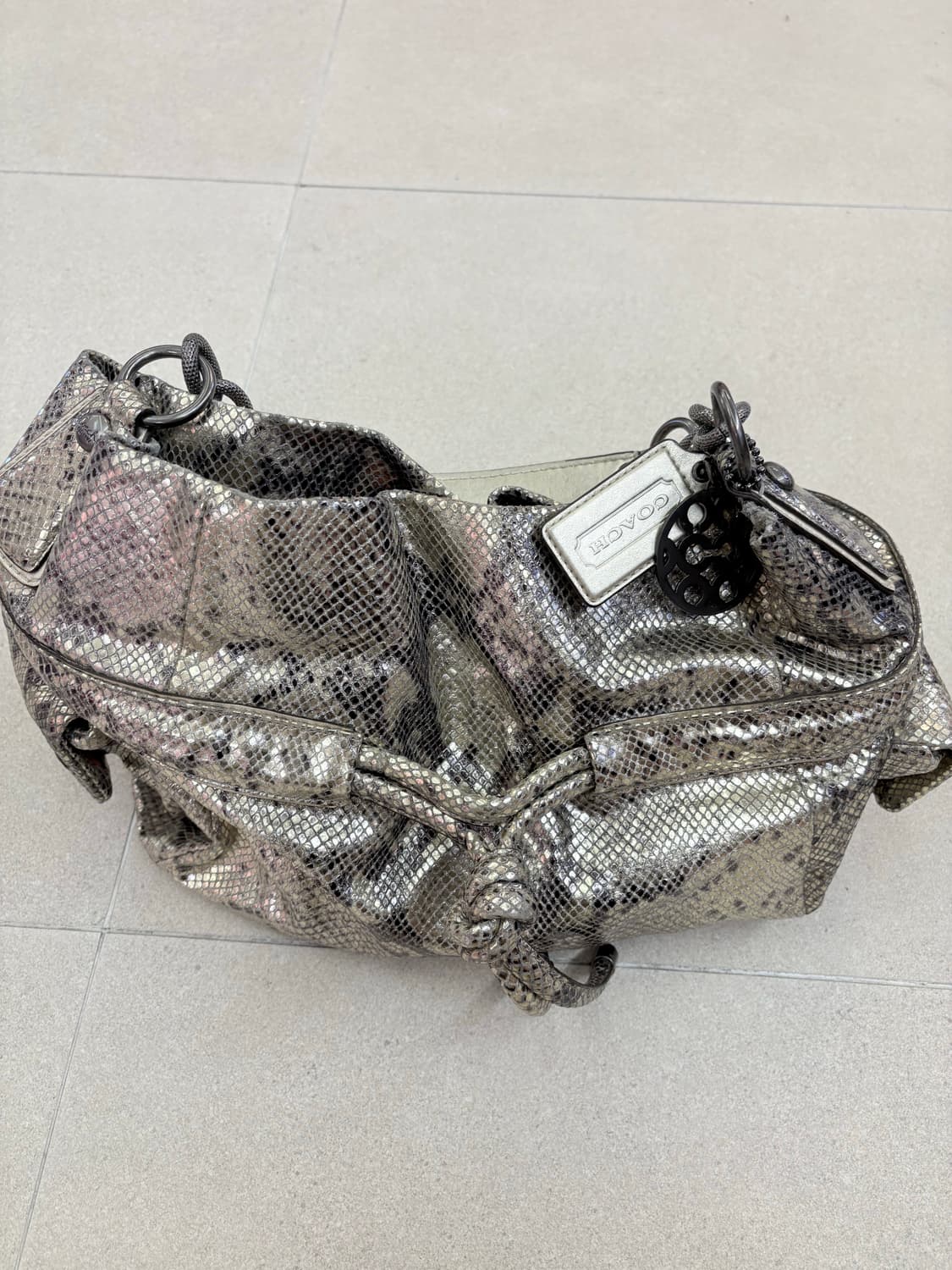 코치 뱀피 갸루 숄더백 상품이미지6