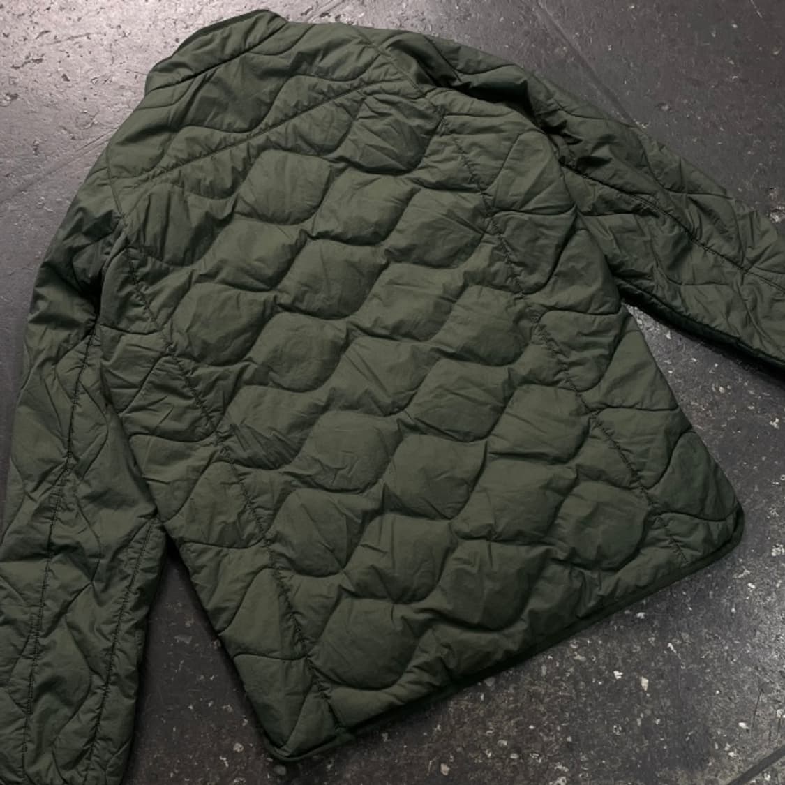 95-100 유니클로 x 화이트 마운티니어링 하이브리드 다운 자켓 상품이미지5