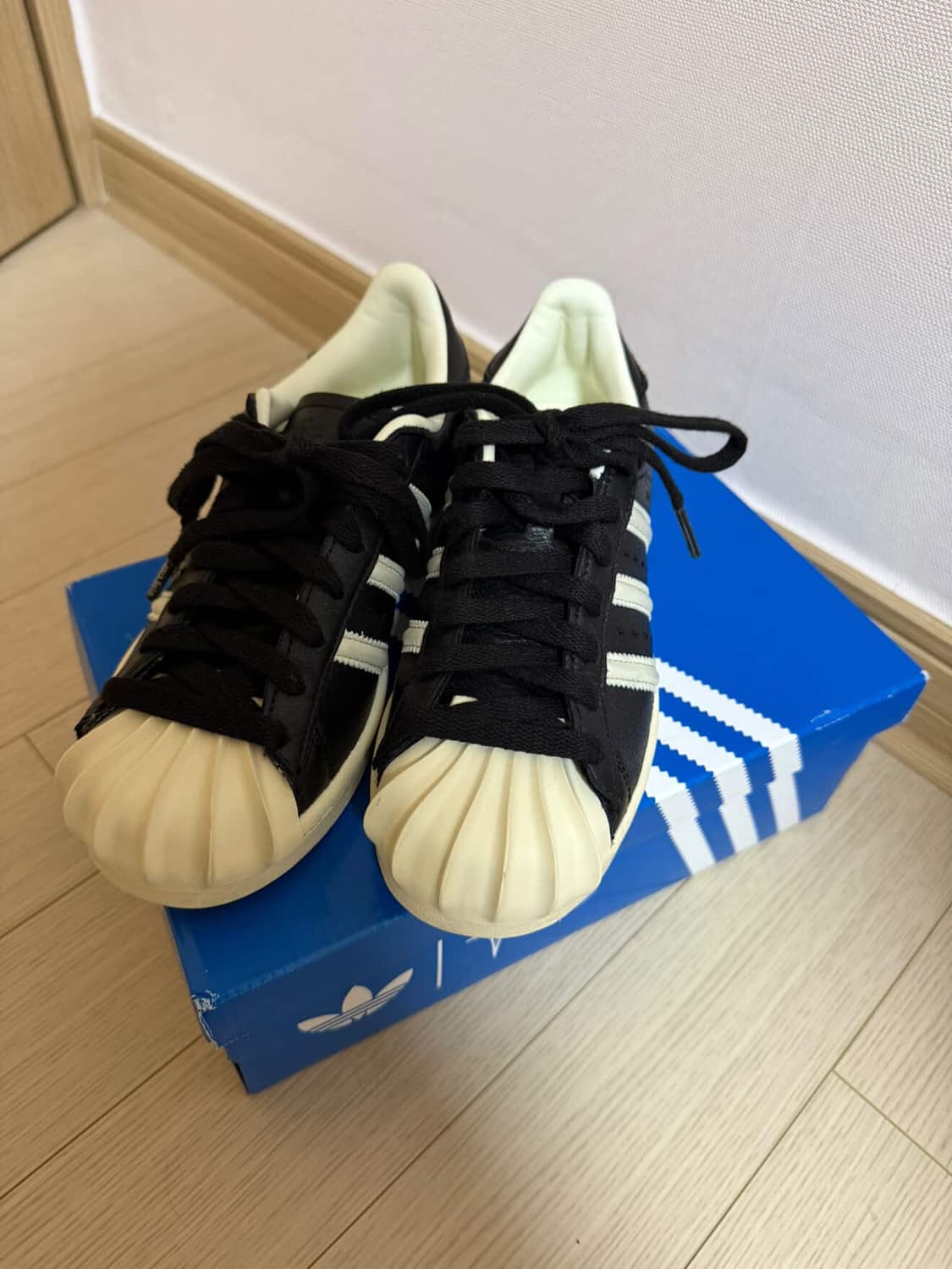 아디다스 떠그클럽 슈퍼스타 220 상품이미지8