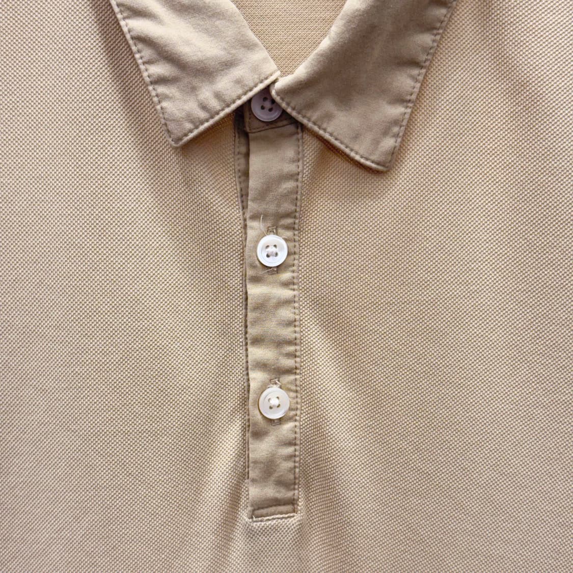 띠어리 미니멀 피케 반팔 티셔츠 버튼 플라켓 디테일 베이지 상품이미지6