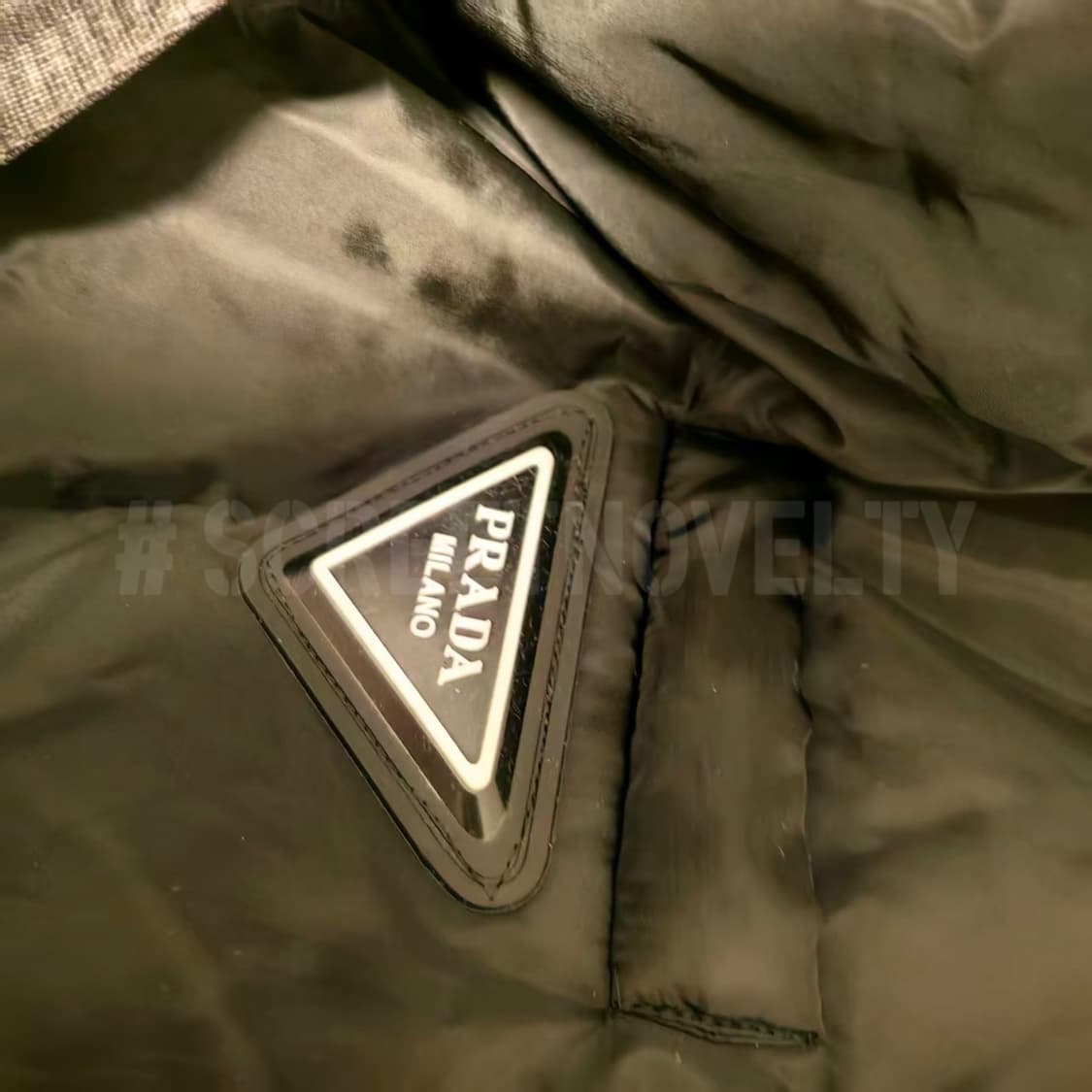 프라다 블랙로고 여성 패딩 상품이미지7