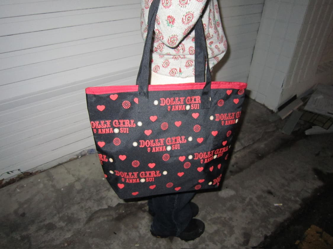 안나수이 토트백 하트 레드 로고 패턴 디테일 블랙 상품이미지1