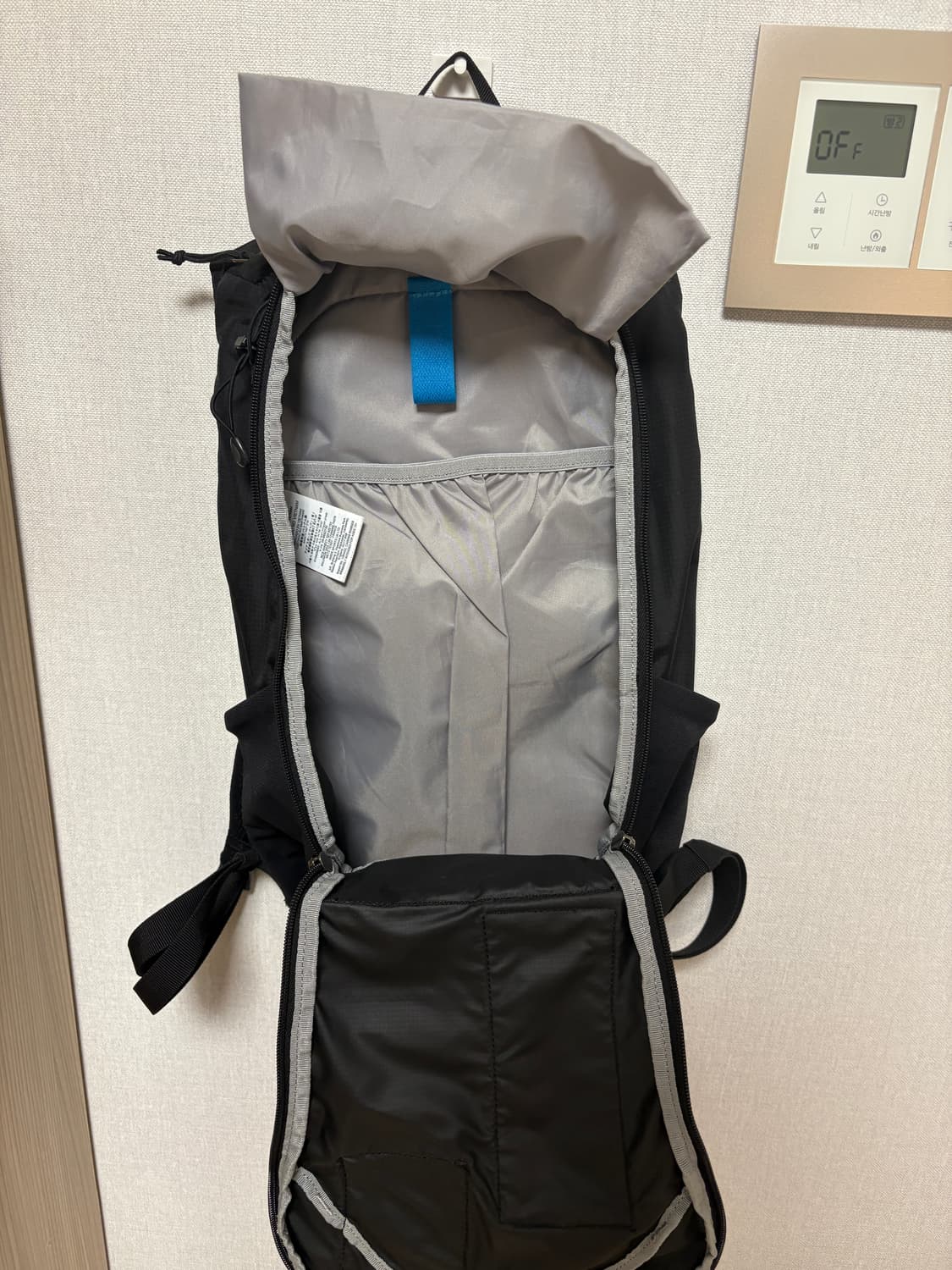 살로몬 x MM6 메종 마르지엘라 데이팩 20 블랙 상품이미지6