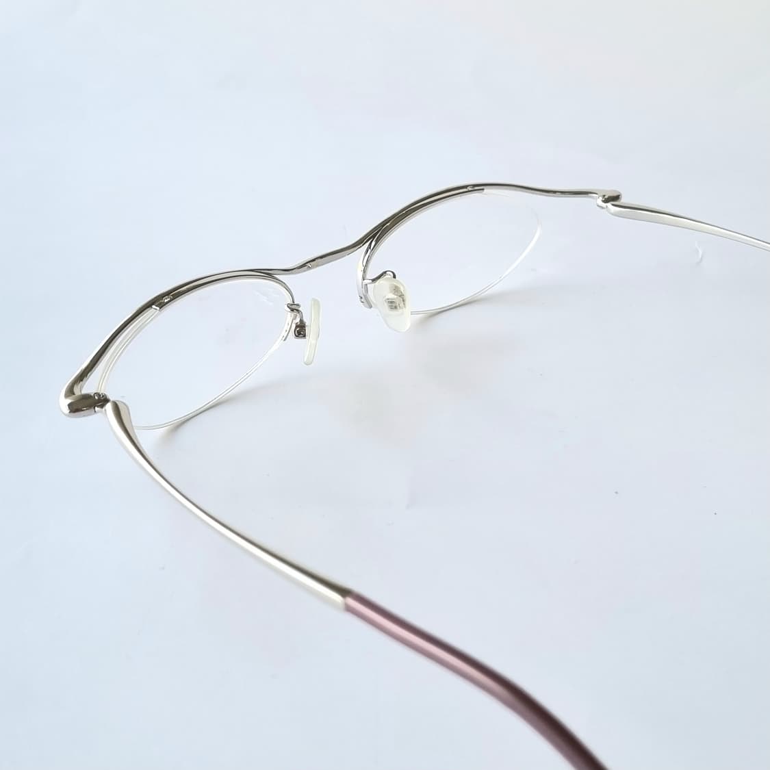 데드스탁 긱시크 룩의 정점을 찍어줄 실버 메탈 하프림 안경테  688 상품이미지5