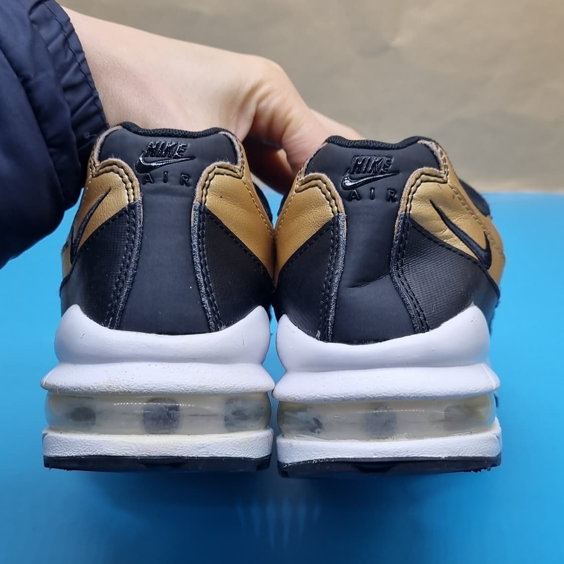나이키 에어맥스95 골드 운동화225 상품이미지4