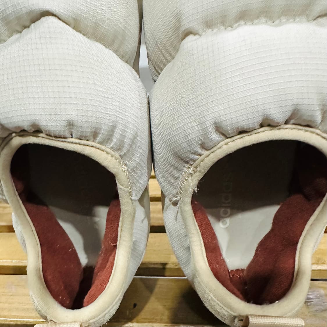 245) 아디다스 패딩화 여성 여자 방한화 퍼피랫 아이보리 뮬 상품이미지8