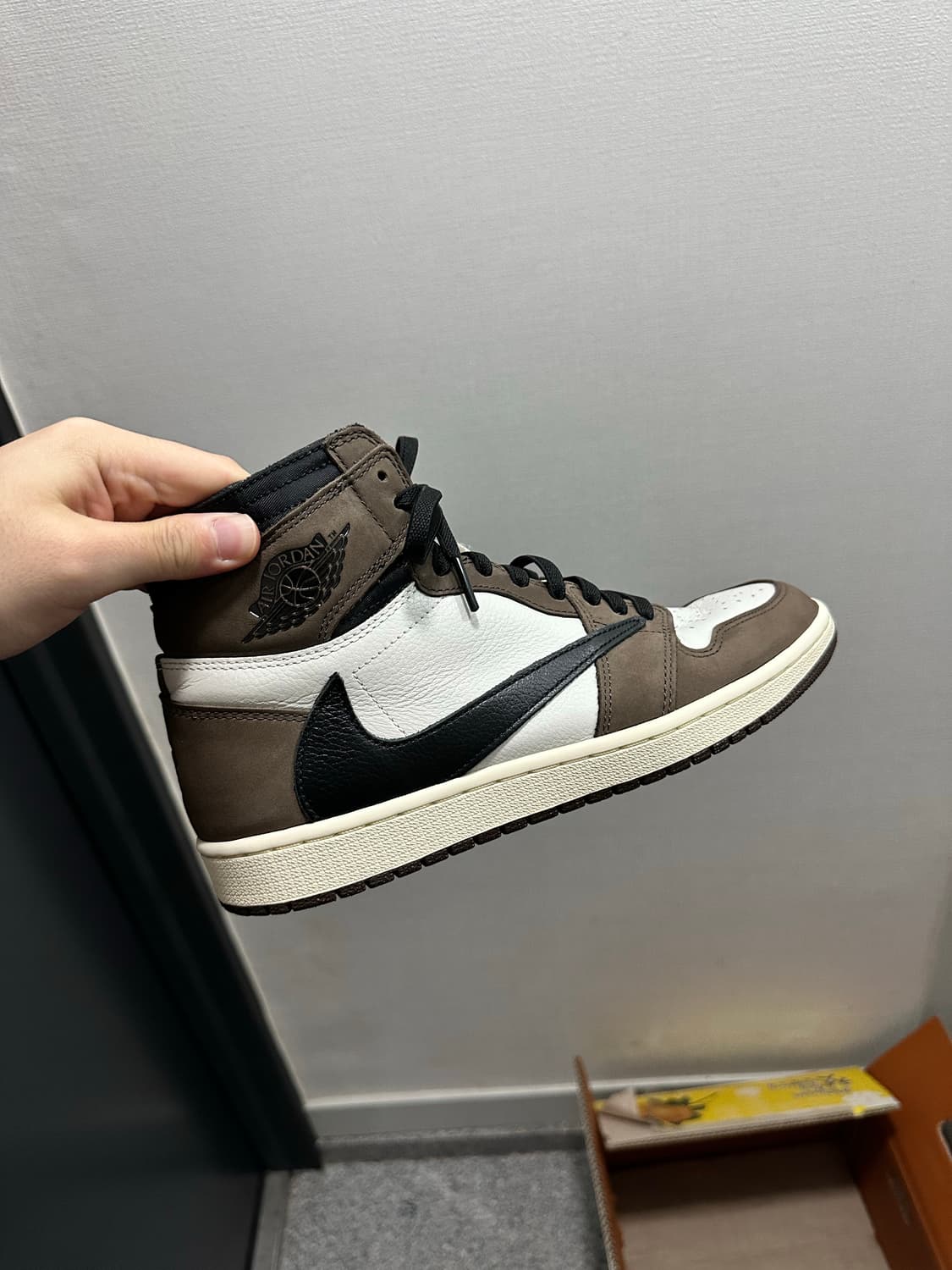 나이키 에어 조던1 트래비스 스캇 모카 275 상품이미지6