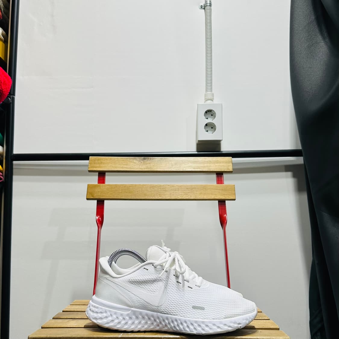 250) 나이키 운동화 남녀 공용 신발 레볼루션 화이트 상품이미지1