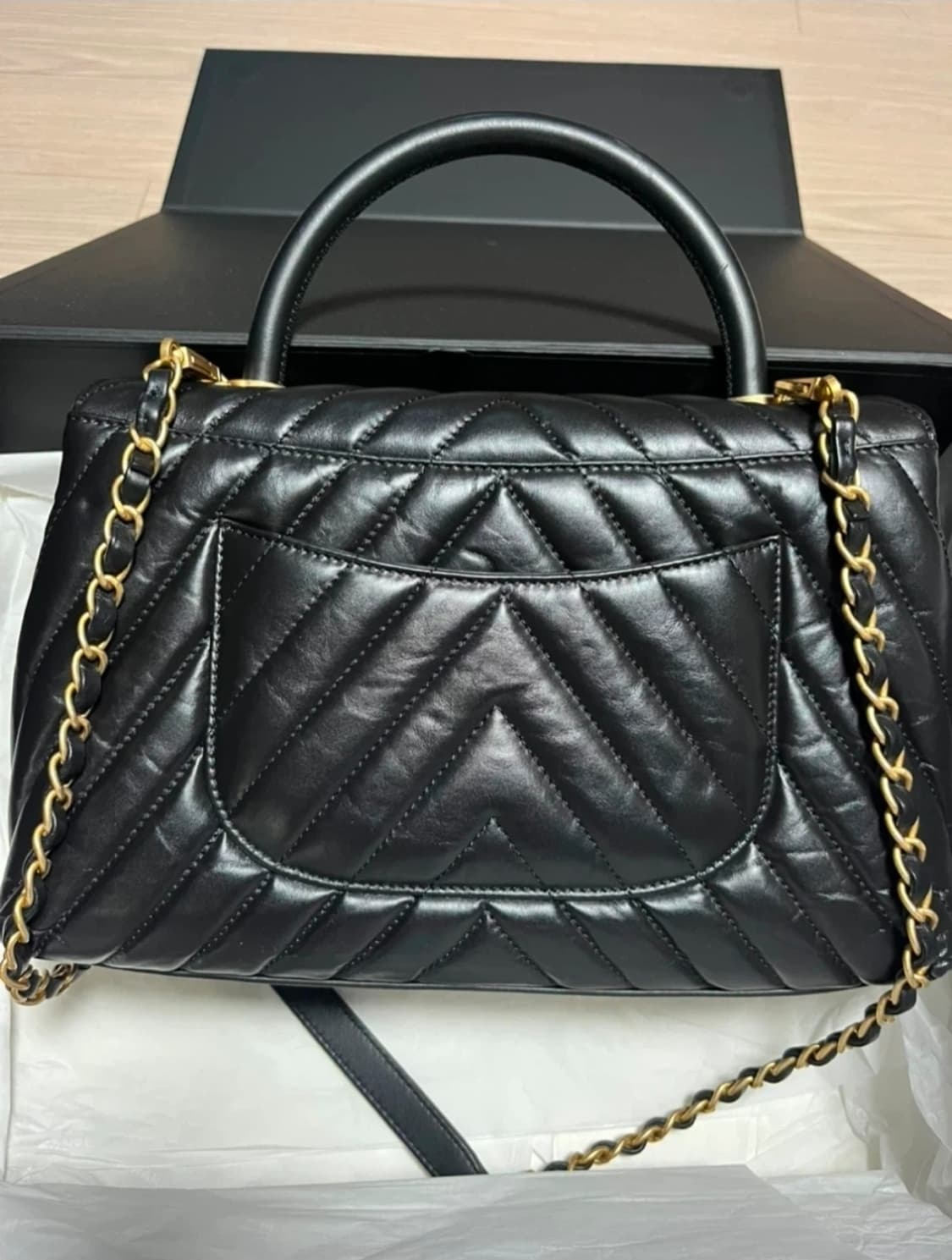 샤넬 코코 핸들 쉐브론 블랙 미듐 상품이미지3