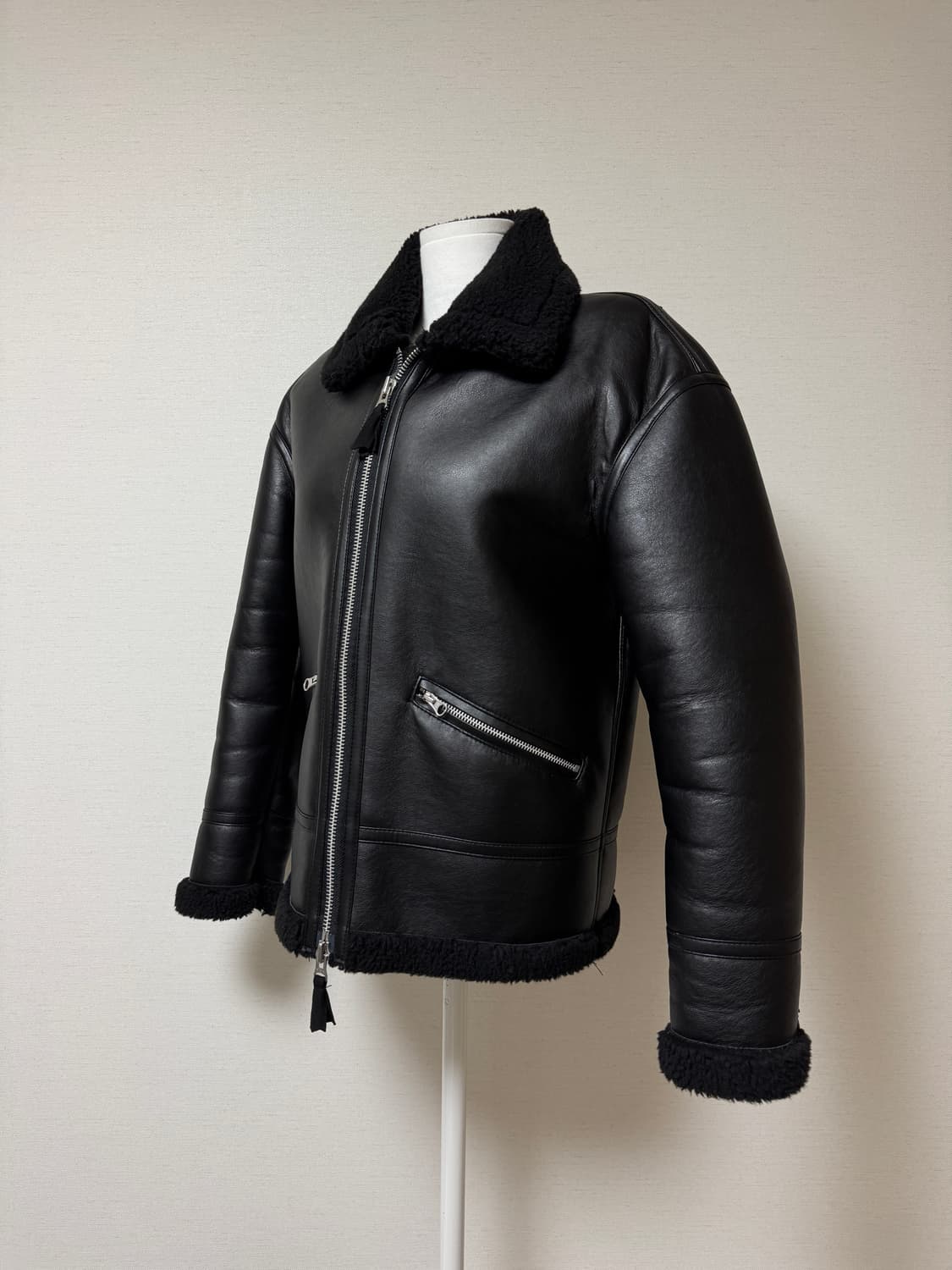 비바스튜디오) 블랙 무스탕 자켓 상품이미지3