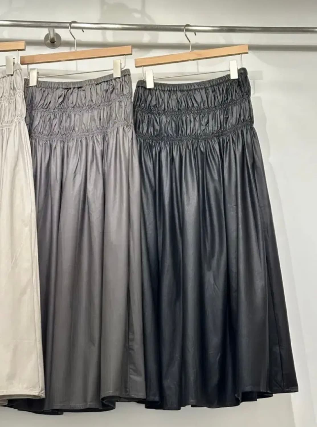 레더 밴딩 스모크 롱스커트 상품이미지3