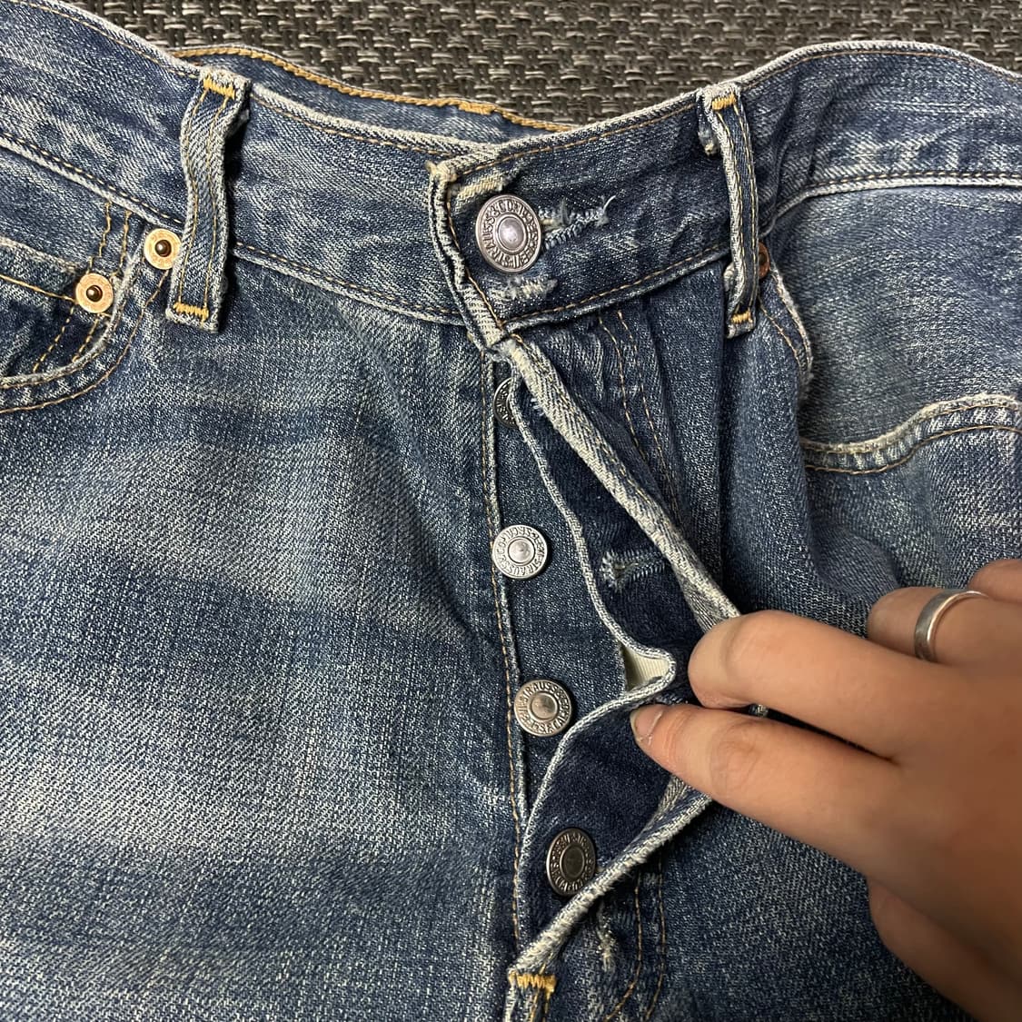 (30) 리바이스 501 버튼플라이 워싱 데님 팬츠 상품이미지3