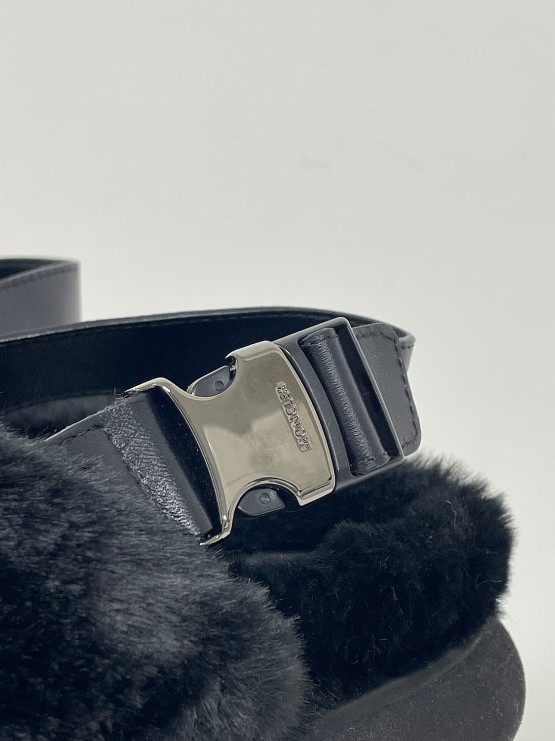 새상품 몽클레어 SOLARISSE 퍼 샌들 블랙 상품이미지8