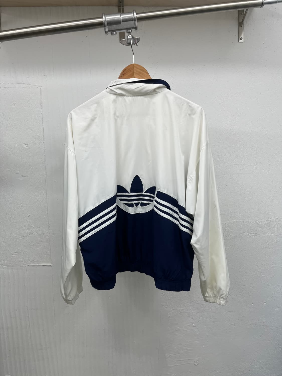 XL) OLD ADIDAS EMBROIDERD BIG LOGO 바람막이 상품이미지1