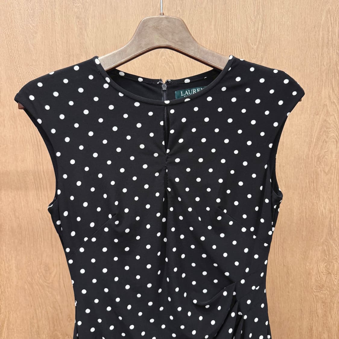 폴로 랄프 로렌 폴카 도트 허리 셔링 슬리브리스 미디 원피스 블랙 상품이미지4