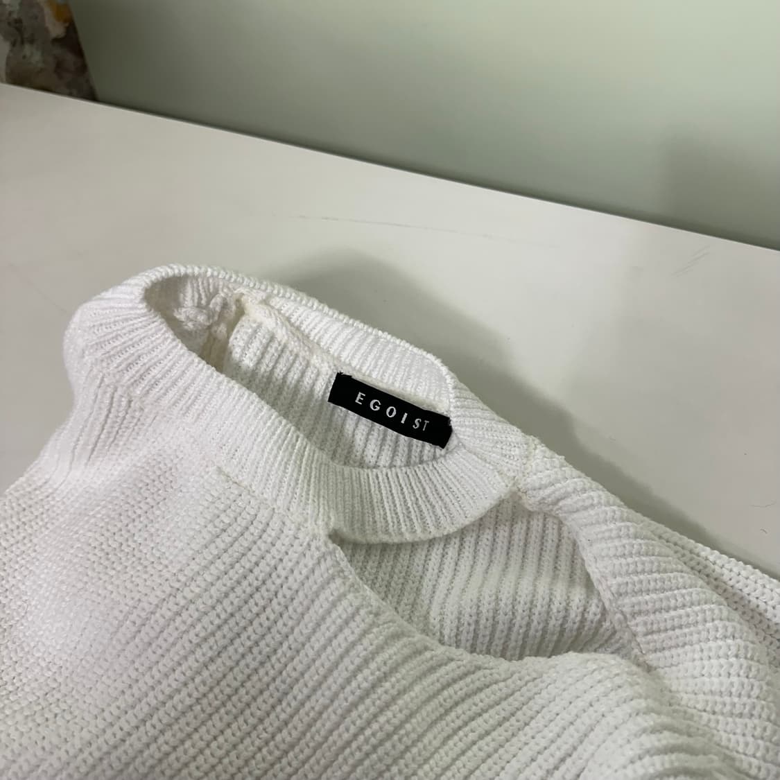 우먼OS 에고이스트 크림화이트 루즈핏 홀 면 니트 상품이미지3