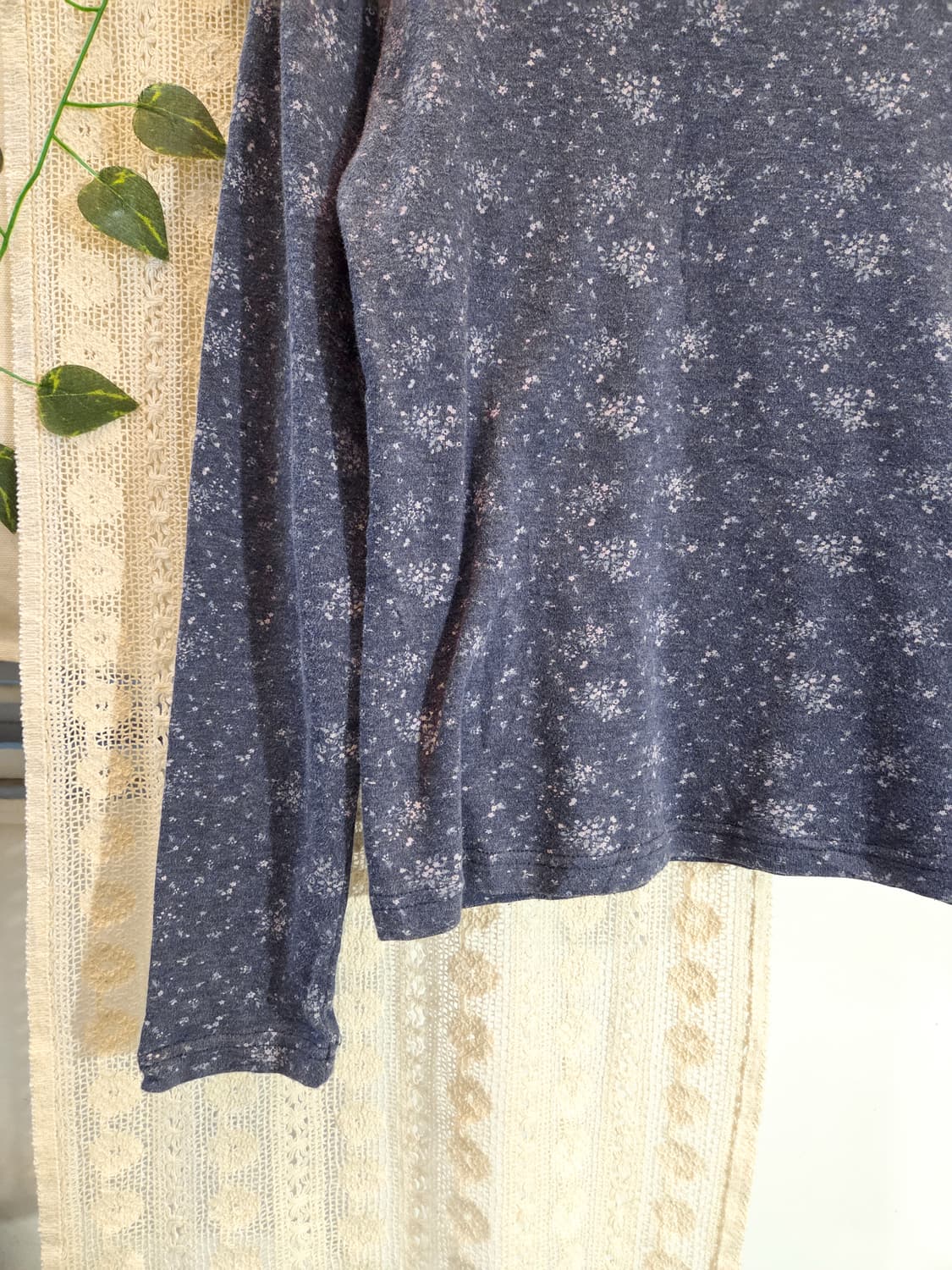 뮤트 블루 잔꽃 목폴라 슬리브 상품이미지3