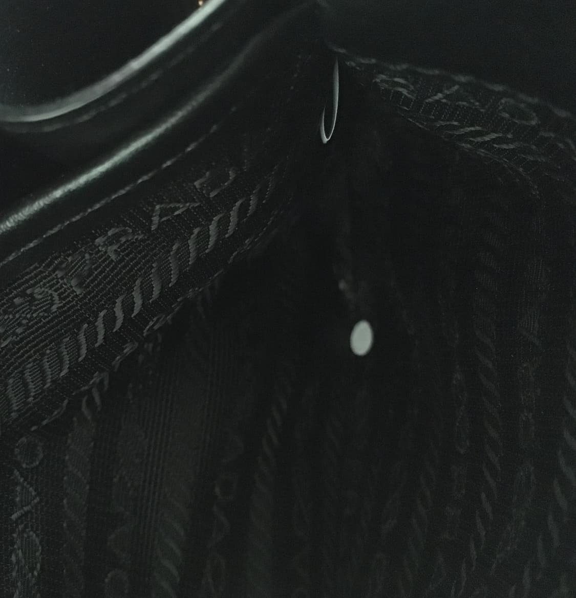 프라다 크로스백 블랙 사피아노 상품이미지9