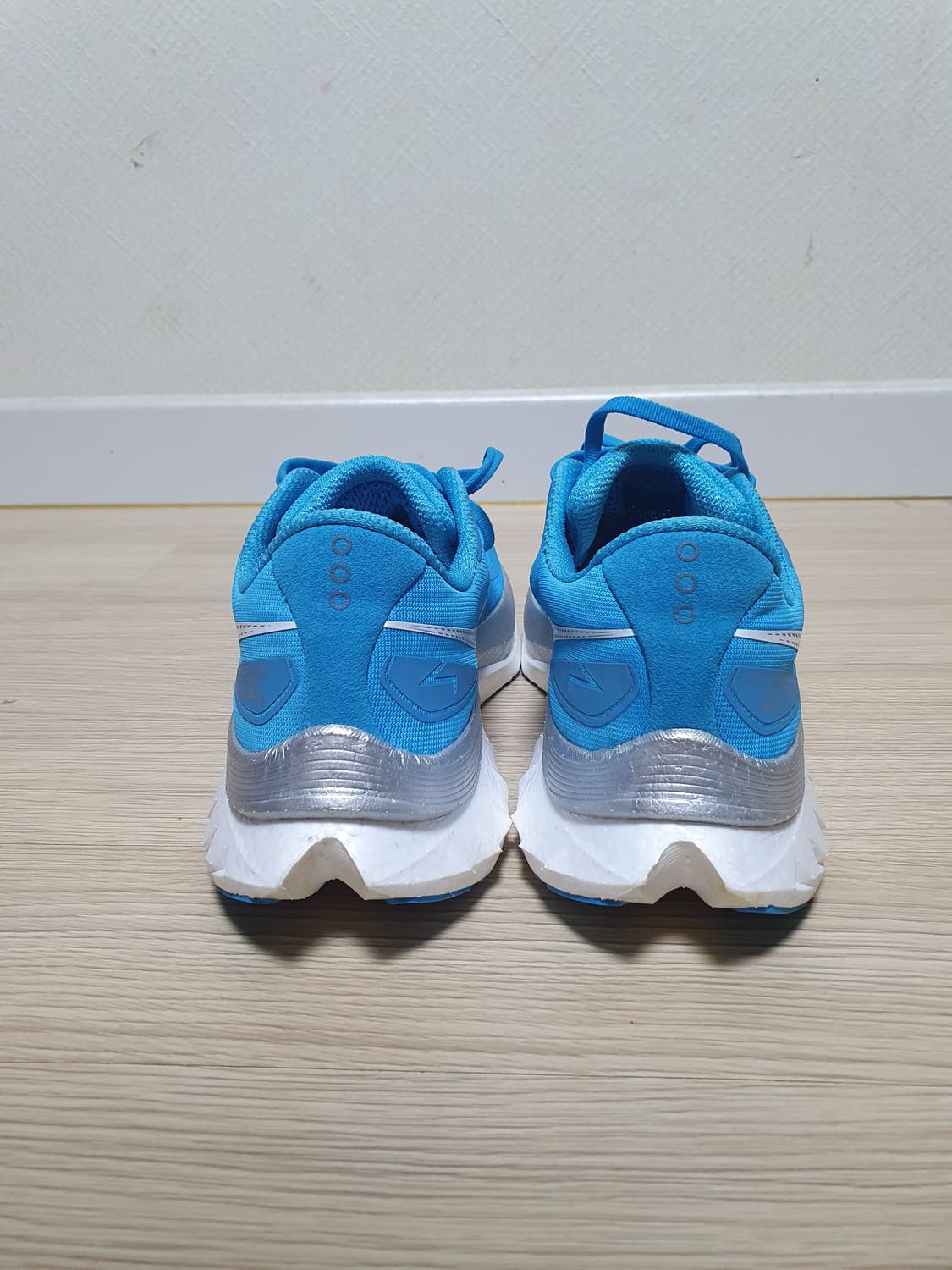 써코니 엔돌핀 스피드 4 러닝화 265 상품이미지5