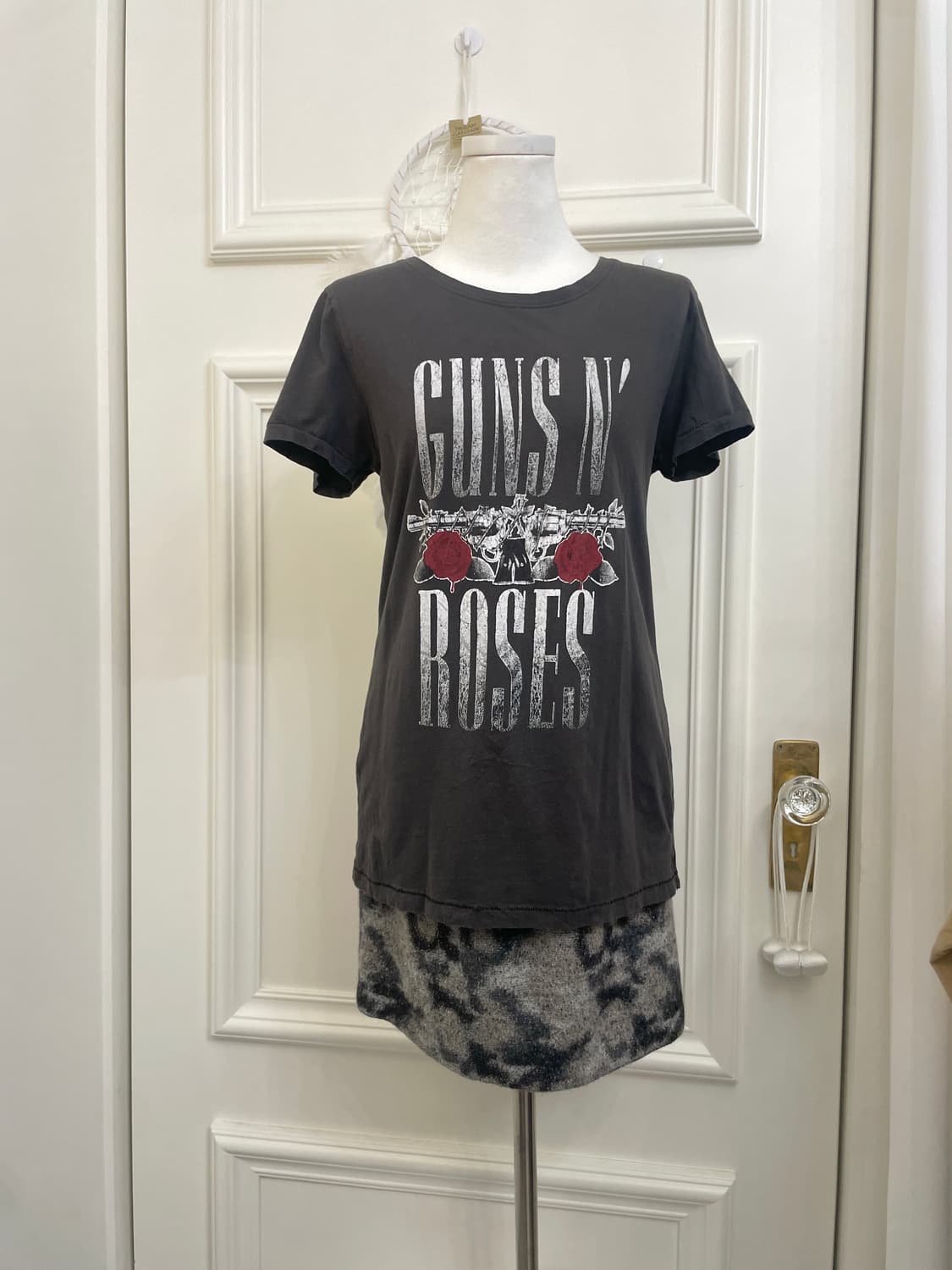 charcoal rose print half sleeve top 상품이미지1