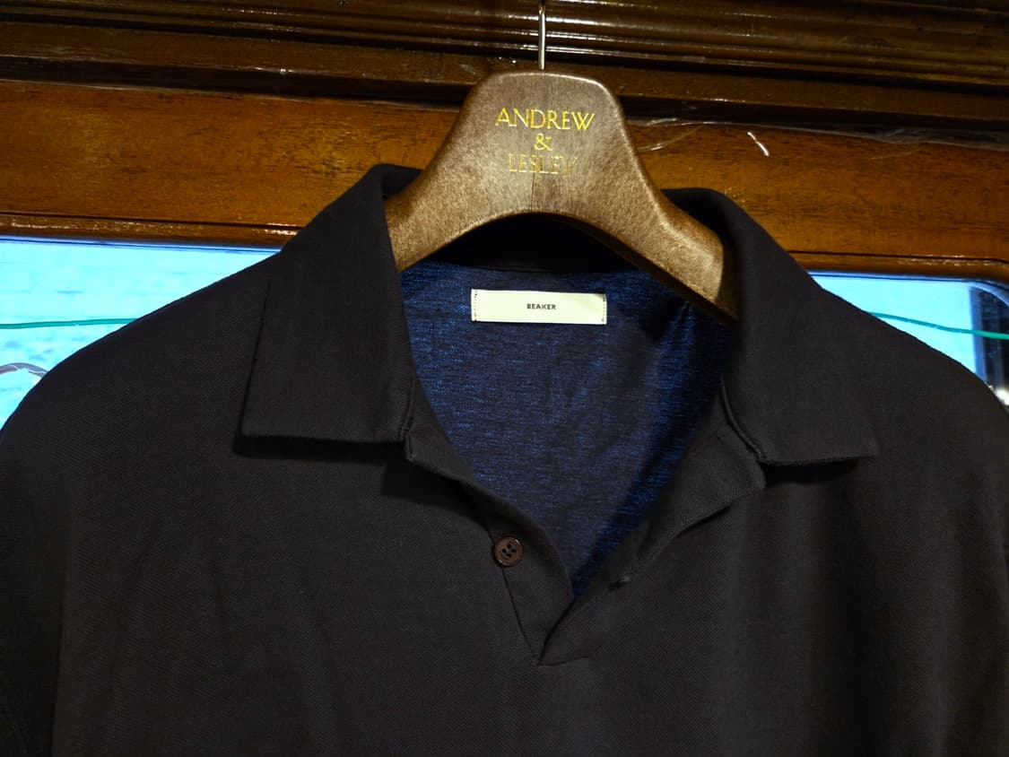 비이커 오픈칼라넥 티셔츠 상품이미지3