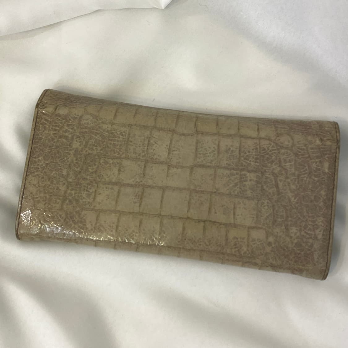 미우미우 엘리게이터 패턴 코팅 레더 장지갑 상품이미지4