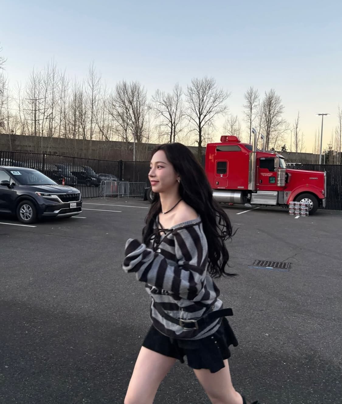 셋업이엑스이 스트라이프 브이넥 오프숄더 니트 상품이미지4