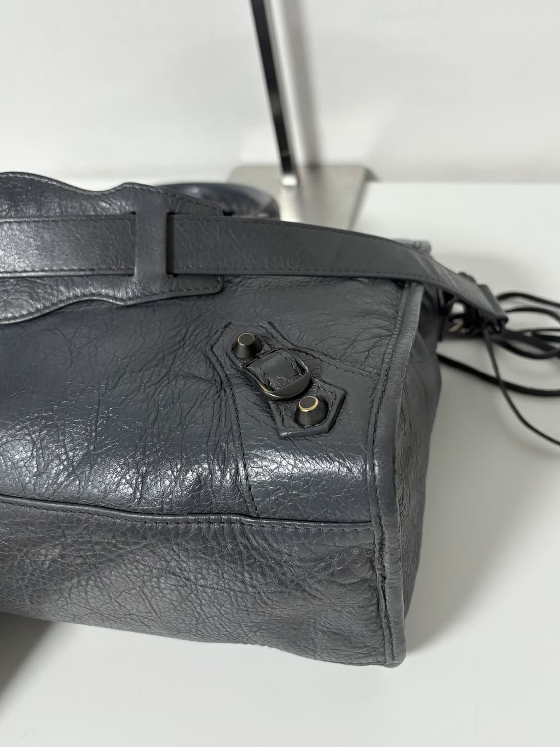 발렌시아가 시티 모터백 그레이 상품이미지5