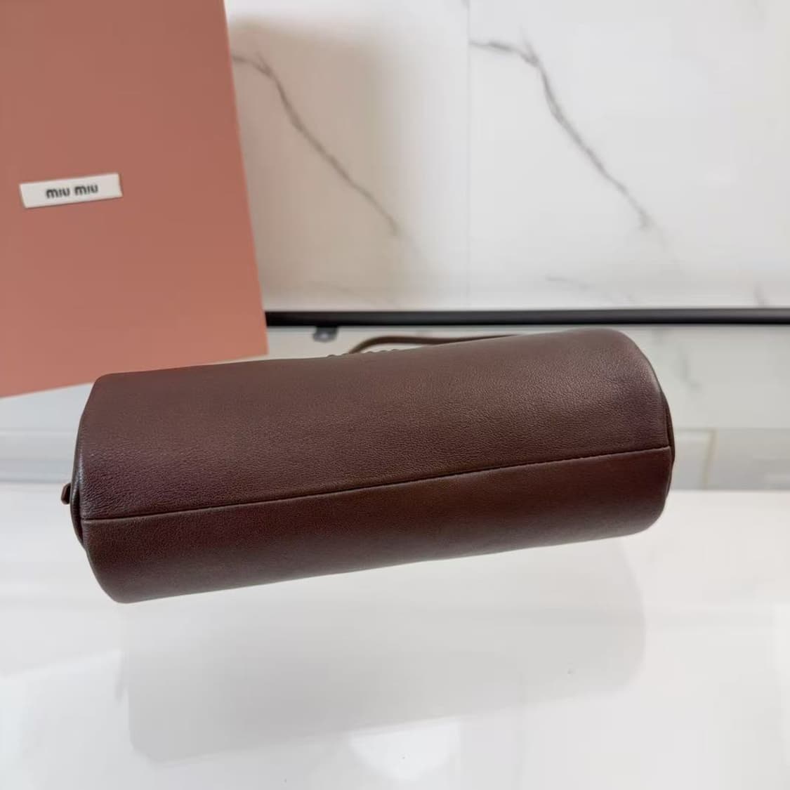 미우 미우 나파 레더 미니 파우치 오크 상품이미지8