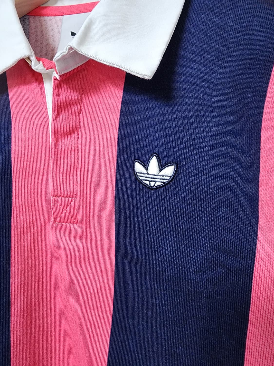 아디다스 핑크 스트라이프 럭비티 상품이미지3