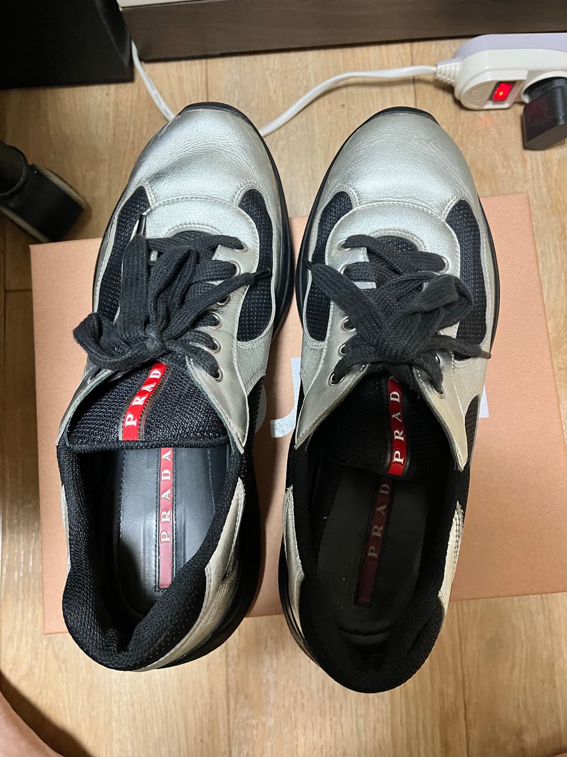 프라다 아메리카컵 실버 블랙 8사이즈 판매 상품이미지2