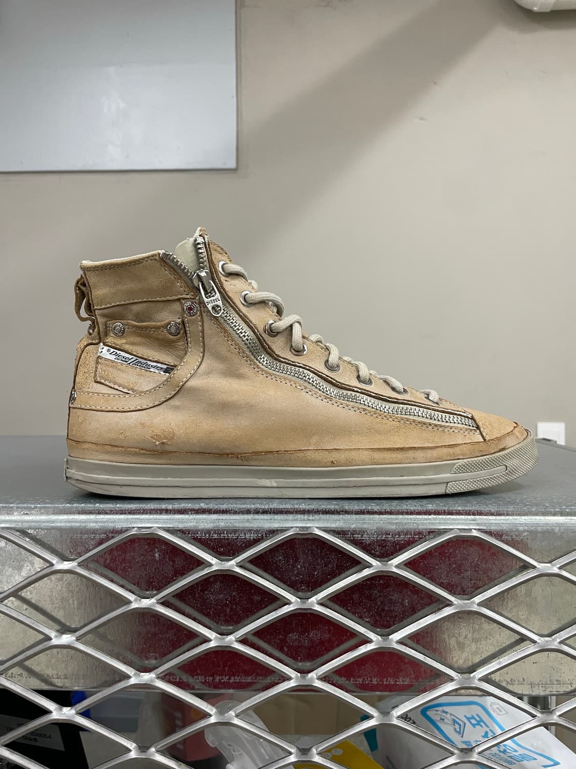 디젤 하이탑 스니커즈 베이지 270 상품이미지4