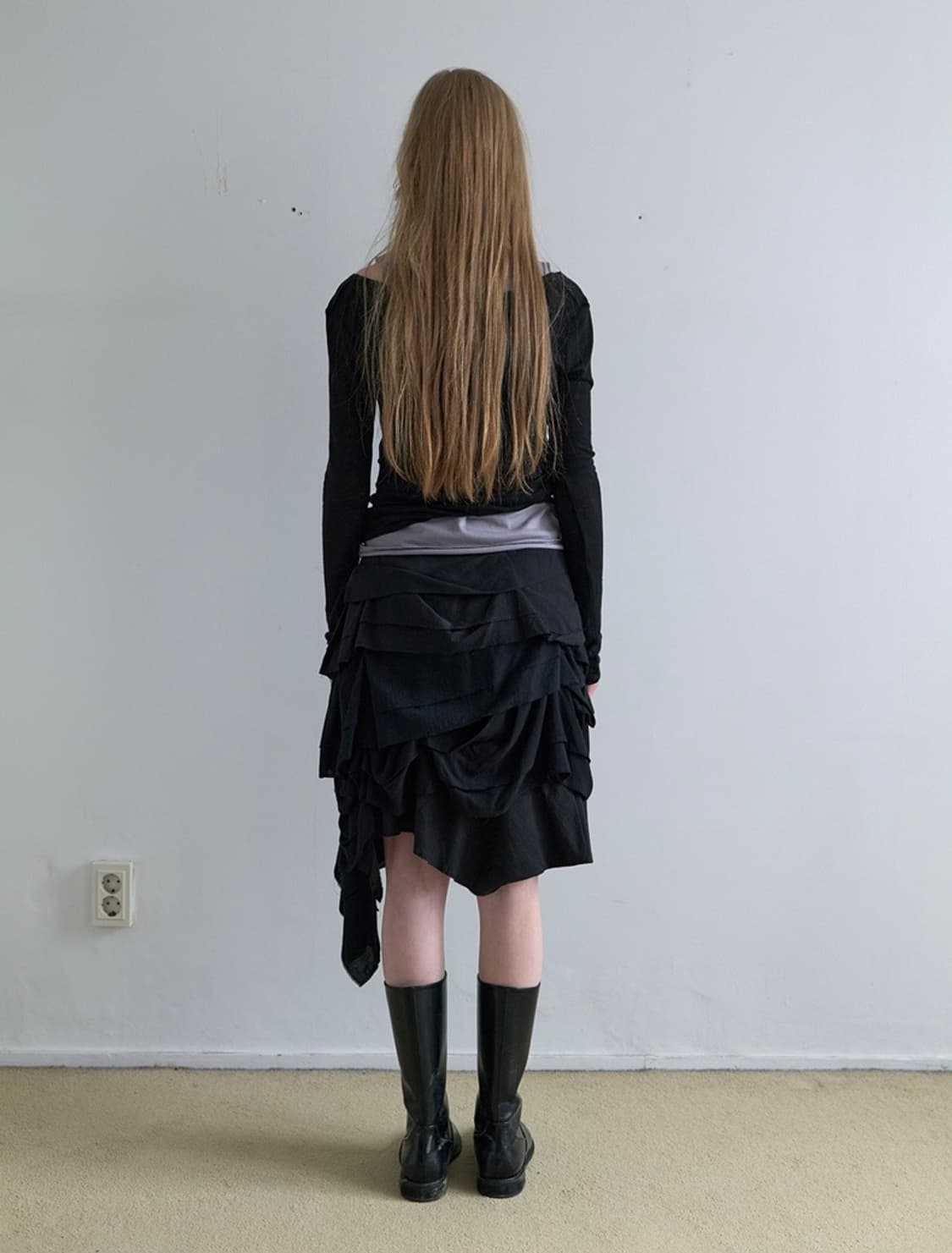 낫띵에브리띵 러플 미디 스커트 블랙  상품이미지2