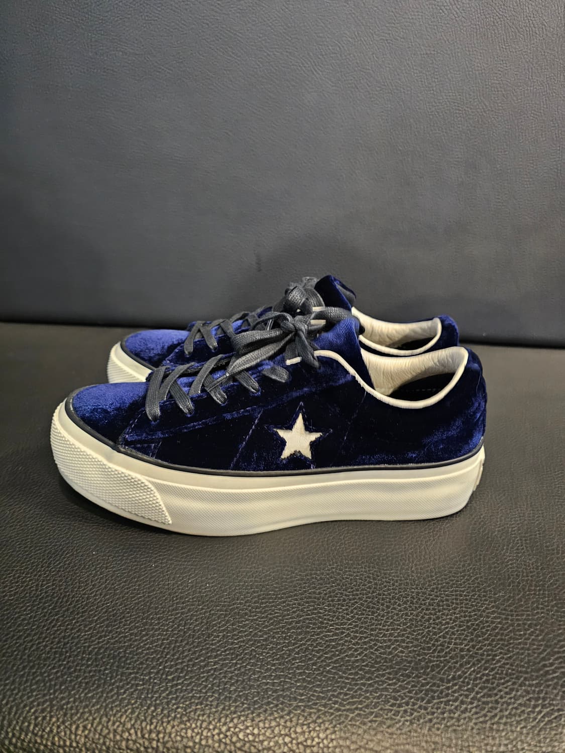 컨버스 원스타 벨벳 블랙 스니커즈 상품이미지4