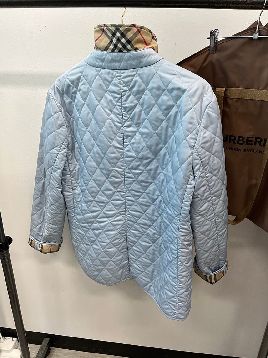 여) 버버리 런던 라이트블루 퀼팅자켓  상품이미지4