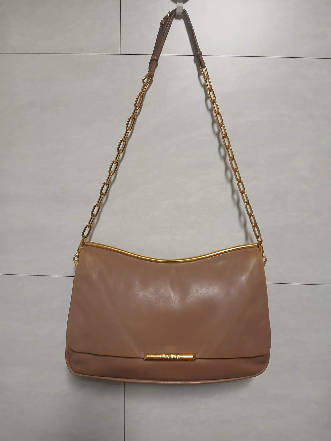 미우미우 체인 숄더백 상품이미지1