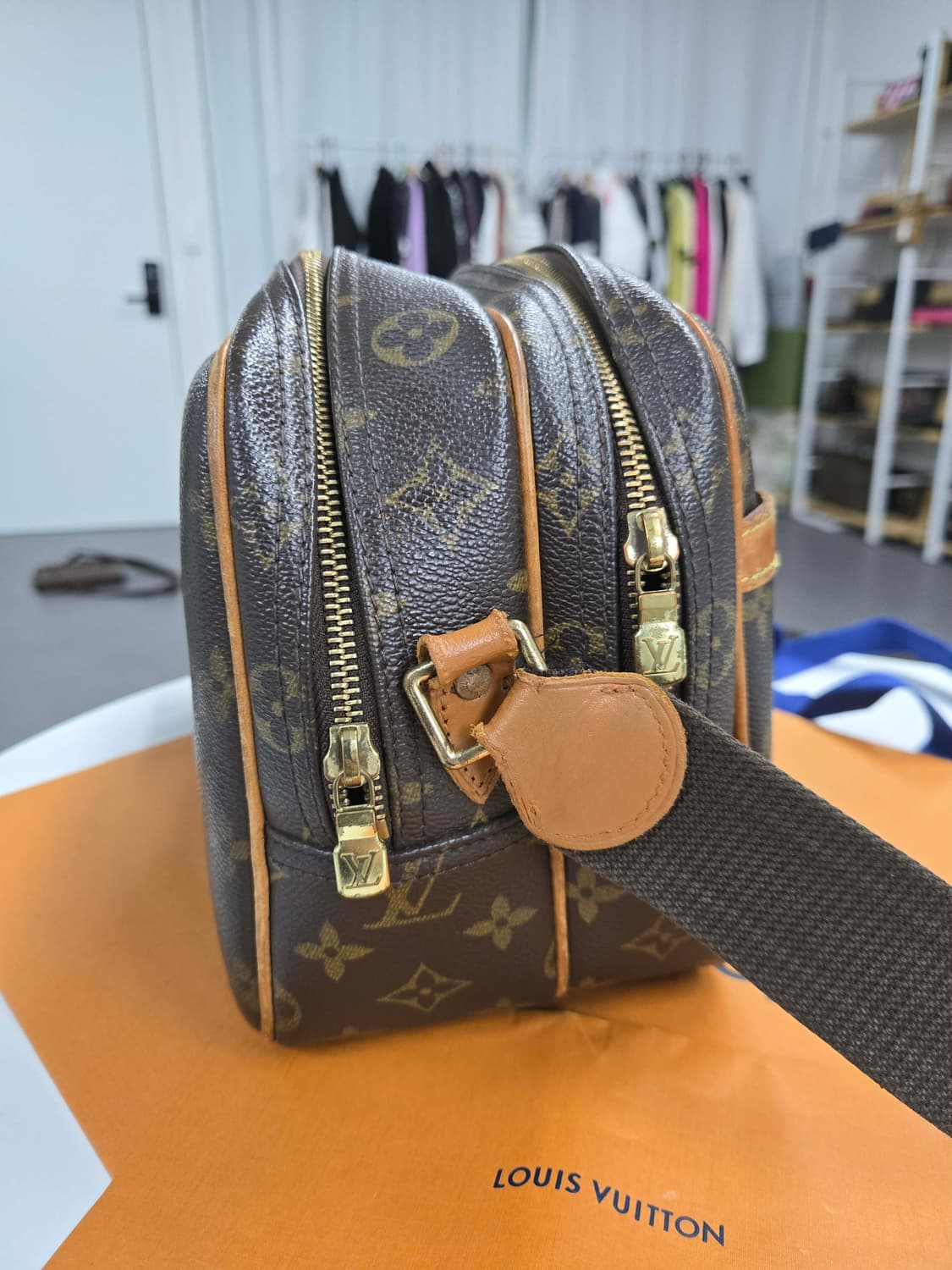 [50%세일] 루이비통 리포터 크로스백 상품이미지4