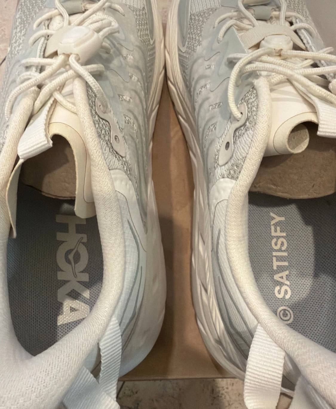 호카 x 새티스파이 클리프톤 LS 셀라돈 틴트 위스퍼 화이트 상품이미지4