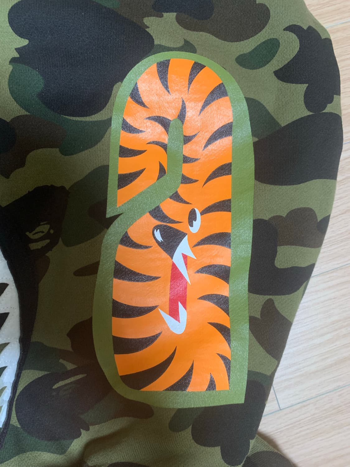 새상품급) 베이프 샤크 후드집업 녹계 카모 상품이미지3