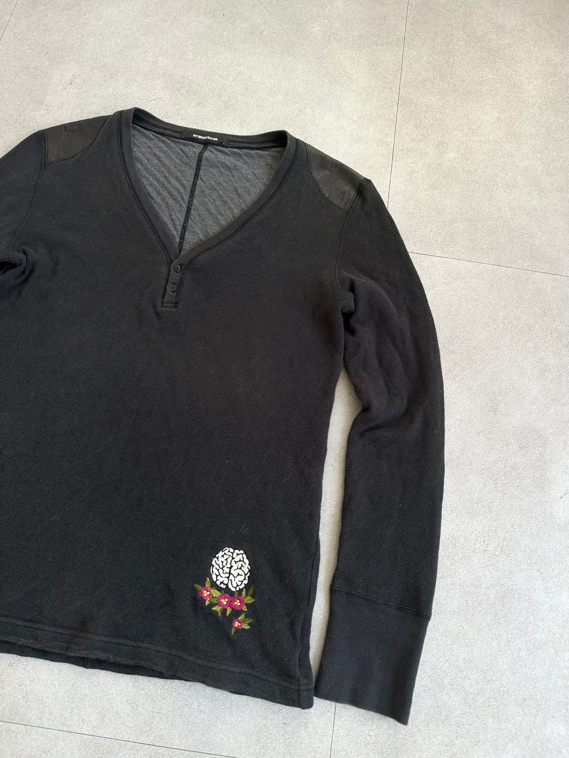 다이어트 부처 슬림 스킨 레더패치 딥브이넥 롱슬리브 상품이미지2