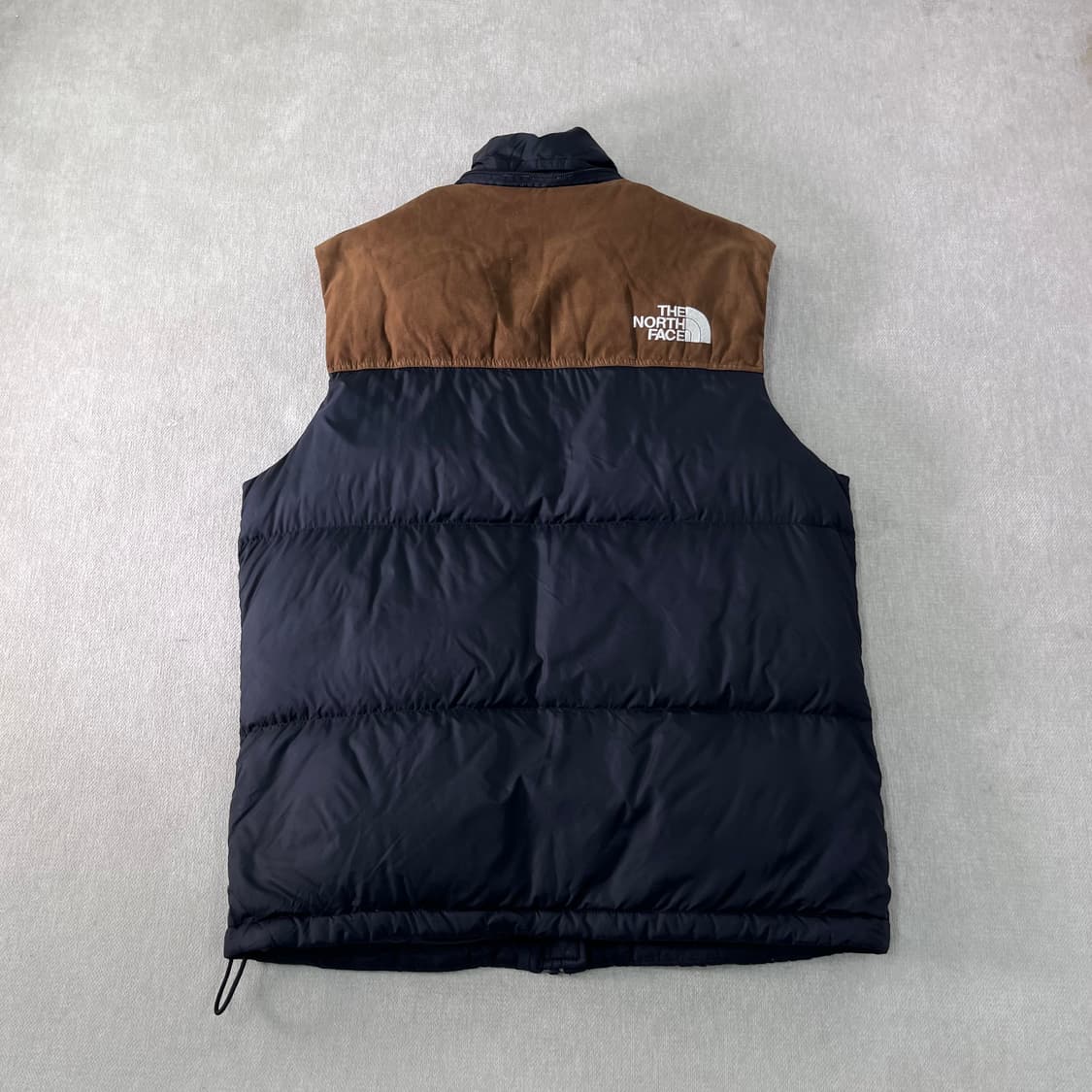 100 노스페이스 한정판 스웨이드 700 눕시조끼패딩 상품이미지2