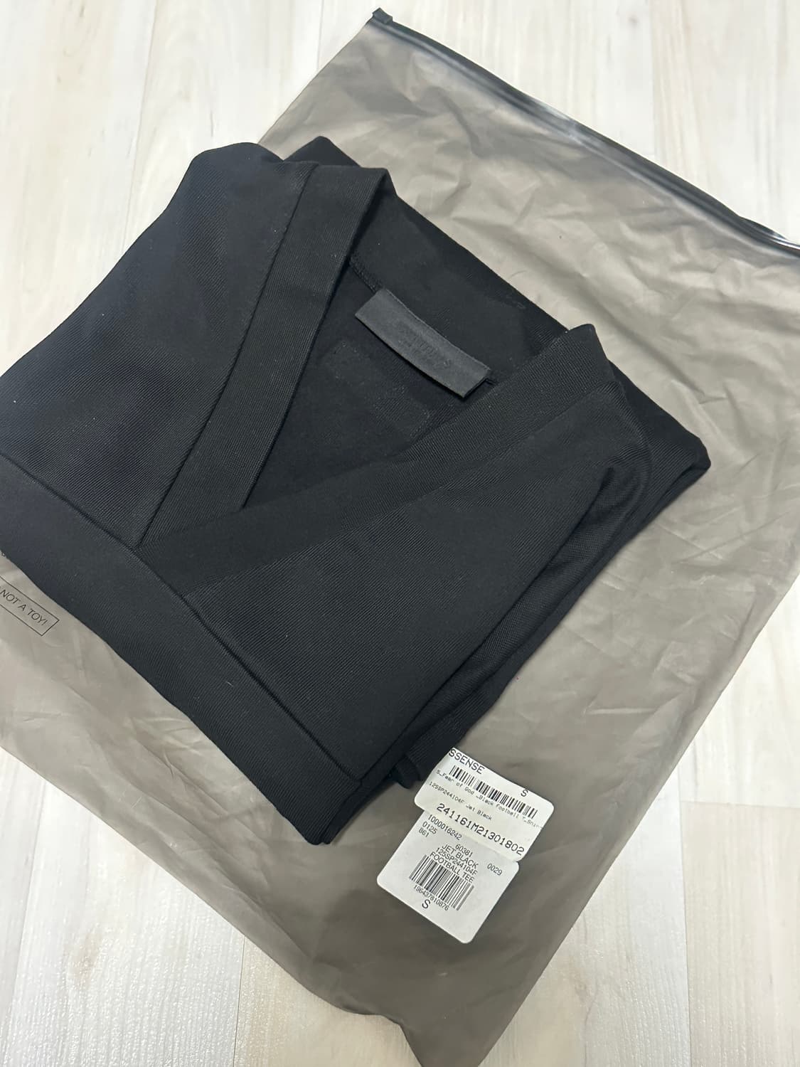 24SS)미시착) 피어오브갓 에센셜 풋볼티셔츠S/105/블랙 상품이미지5