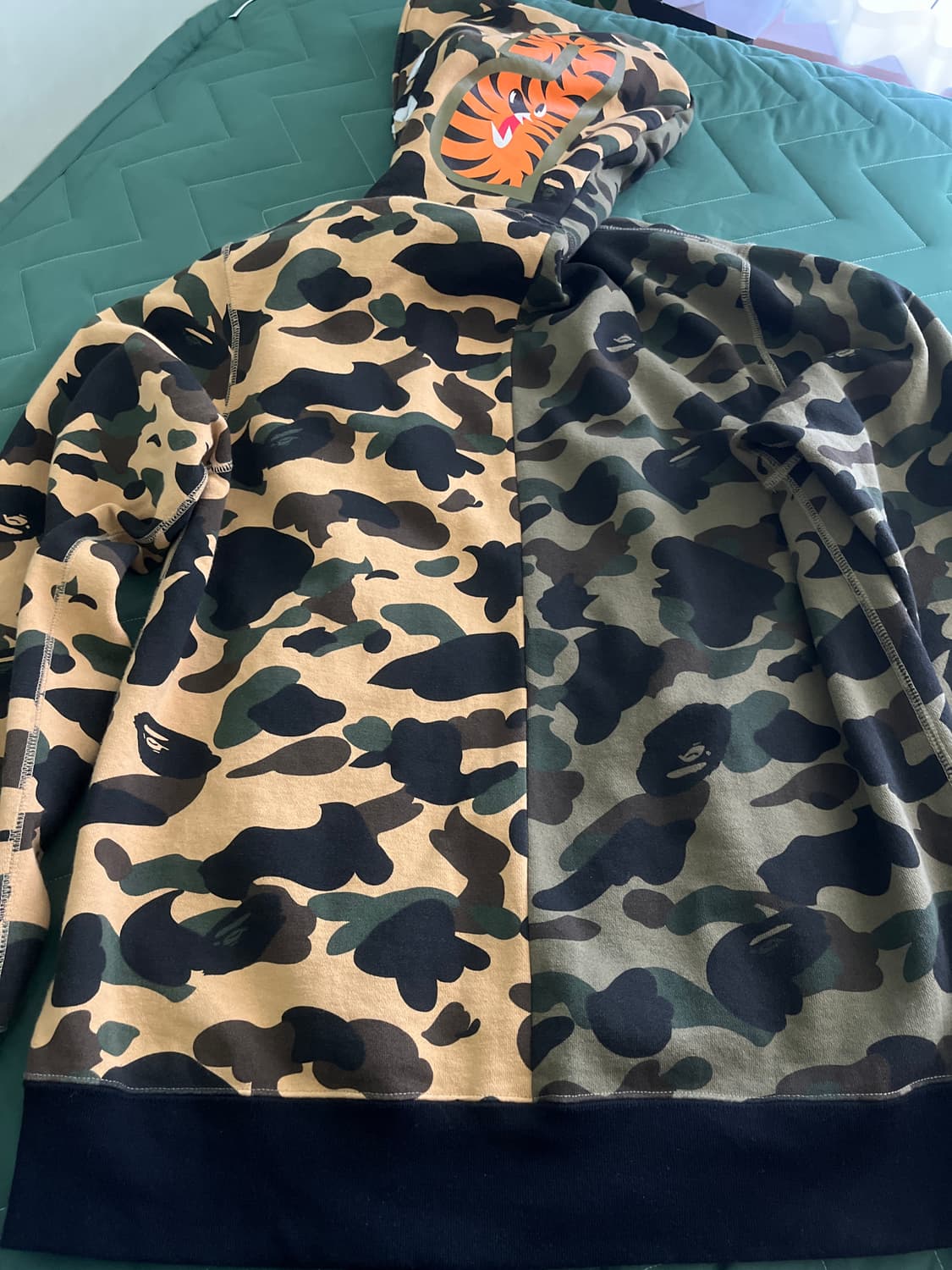 베이프 반반 카모 샤크 후드집업 XXL 상품이미지6