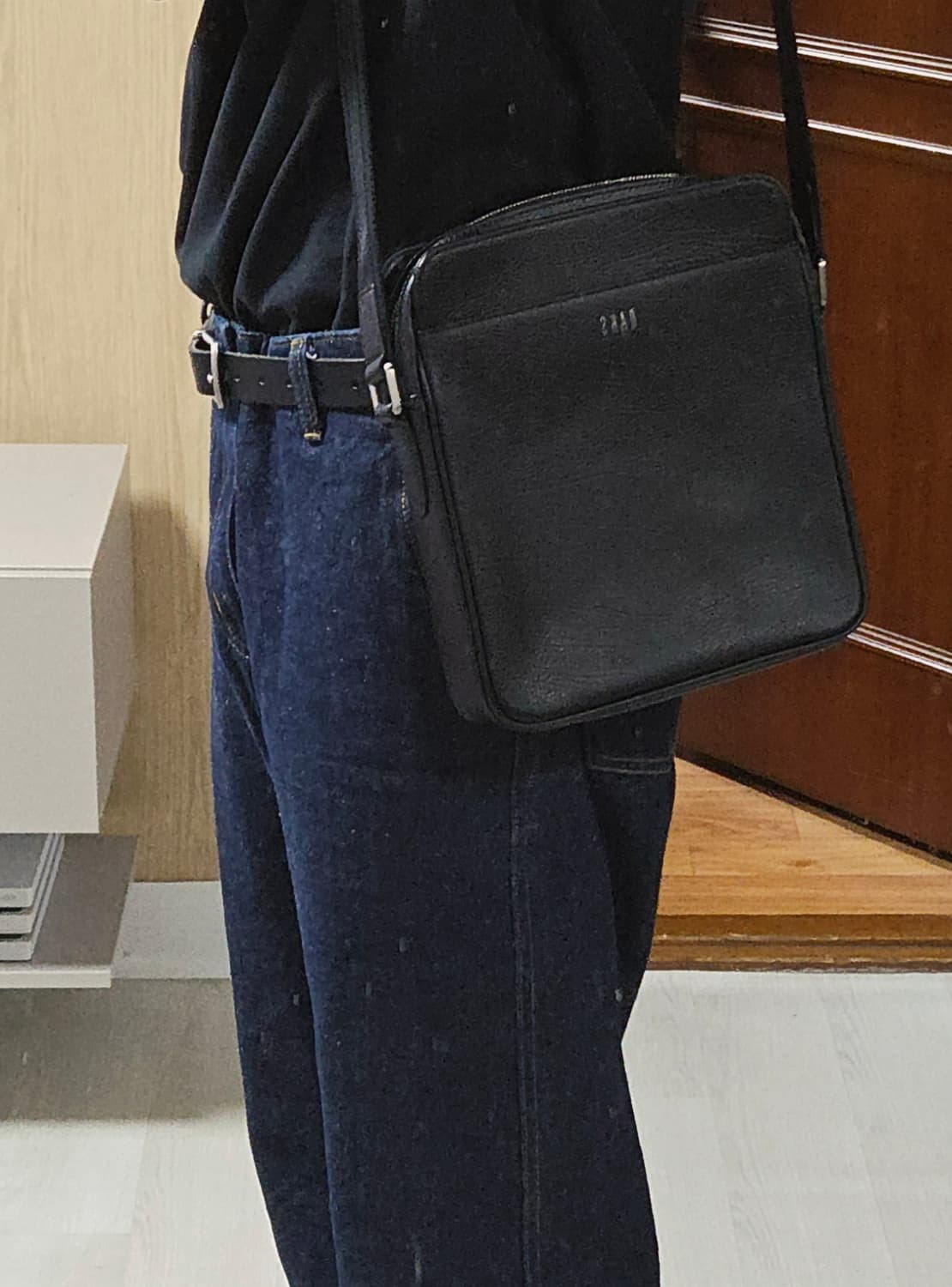 (착샷) 닥스 가죽 크로스백 블랙 Daks 상품이미지9