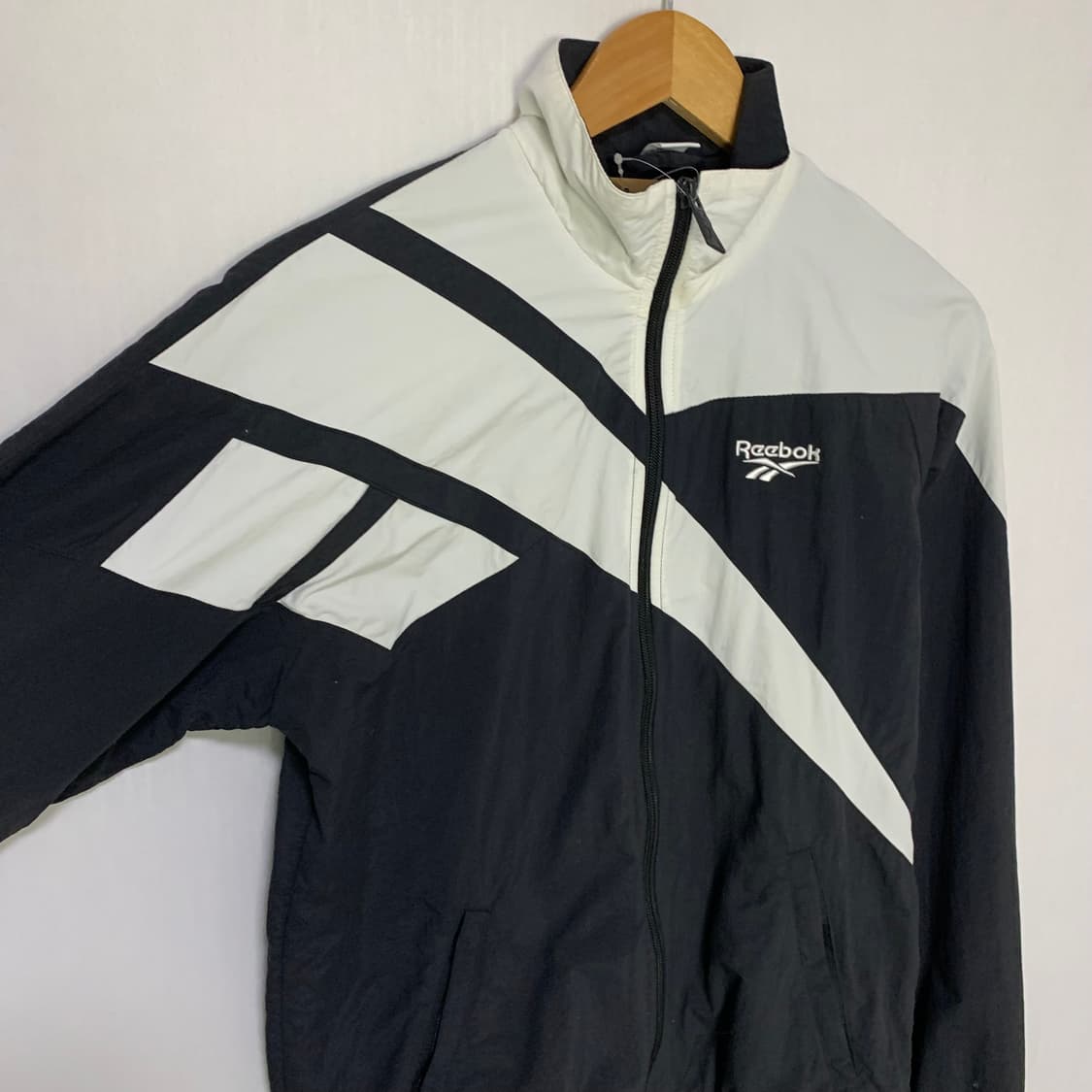 리복 빅로고 패턴 블랙/화이트 트랙탑 바람막이 남성 s 남녀공용 상품이미지3