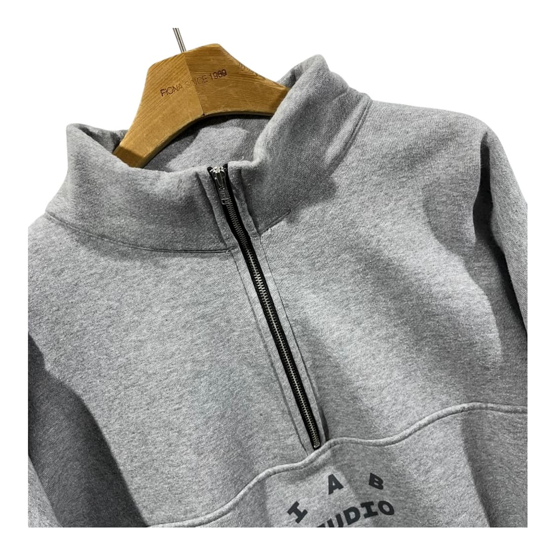 [IAB Studio] 아이앱 스튜디오 x 현대 모비스 하프 집 풀오버 상품이미지3