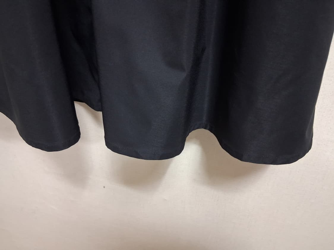 일본빈티지수입 검정 바람막이 검정 플레어롱스커트 미착용새거컨디션 2527 상품이미지6